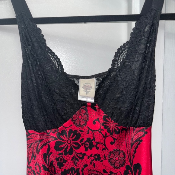 In Bloom (S) maxi sleep dress in red & black satin. - Picture 6 of 16